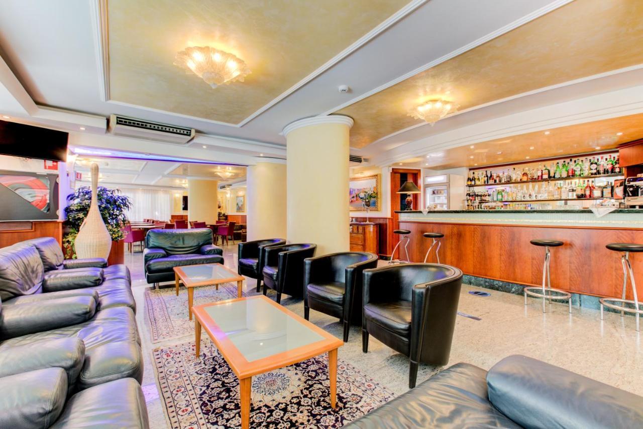 Hotel Verona 체제나티코 외부 사진