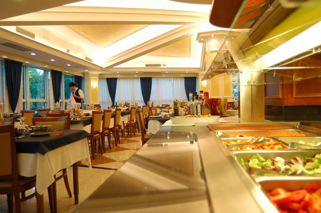 Hotel Verona 체제나티코 외부 사진